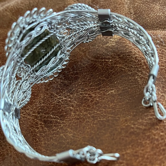 Silver Twisted Wire Cuff Bracelet with large Oval Abalone Shell Inlay - Picture 9 of 12